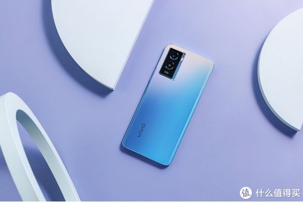 音量|1399元起，vivo Y55s凭6000mAh大电池成新续航标杆