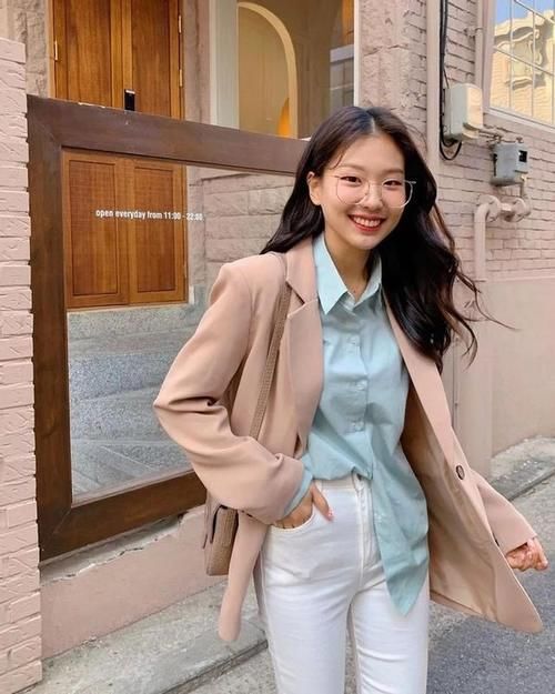 早春外套不用买太多，有这“3件”就够了，时髦百搭又高级