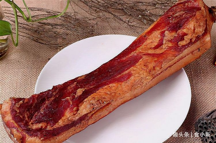 做腊肉时，风干和晒干都不对，记住这4步，不霉不臭，放一年不坏