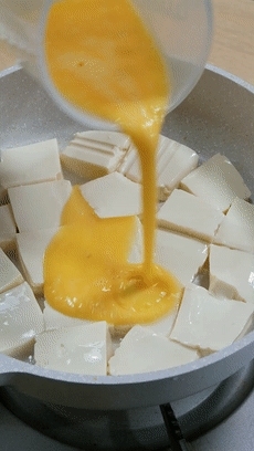 鸡蛋液|只花了10分钟，米饭都刨光！这搭配嫩到夹不住