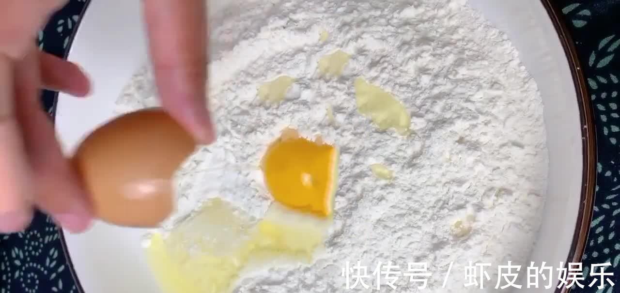 西红柿面片汤，半斤面粉，1枚鸡蛋搞定，汤底酸甜味美营养丰富！