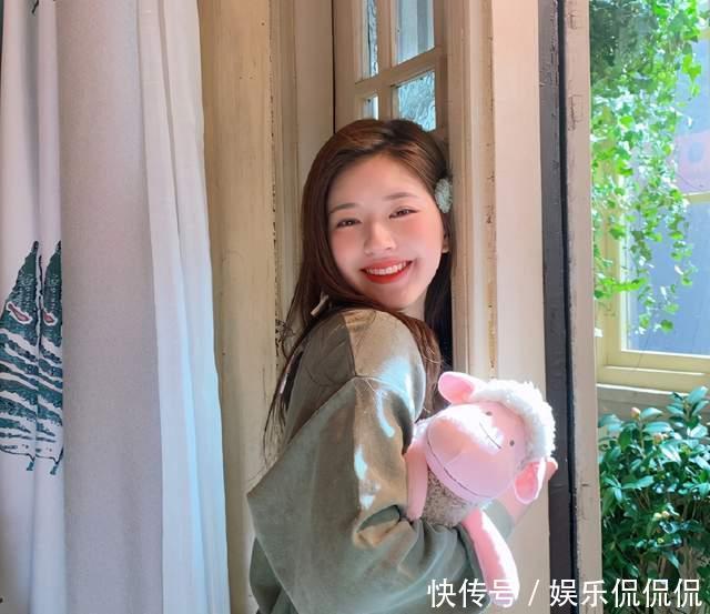 看上去阳光的女生,基本上都有这3个特征,让你比同龄人更显年轻