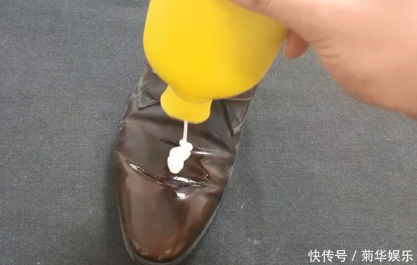 皮鞋前端容易有折痕,只需涂点这个,折痕一晚上就消失,简单实用