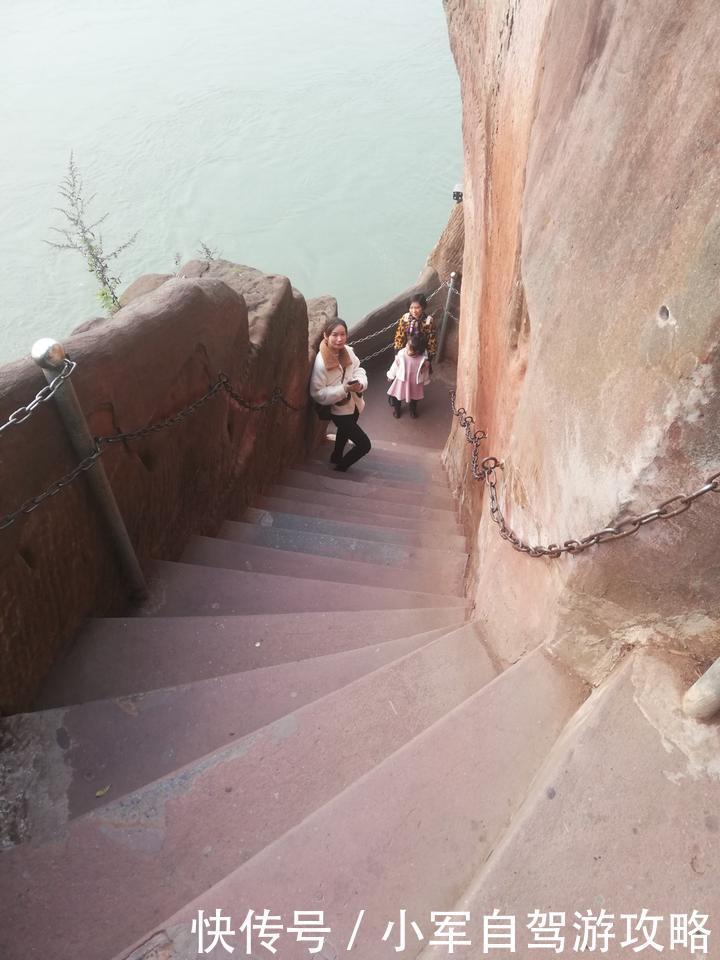 乐山大佛,小时候你让我魂牵梦绕,今天我来了