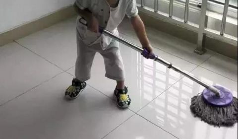 拖地留水渍拖不干净只需要水里加点它，就能够轻松解决！