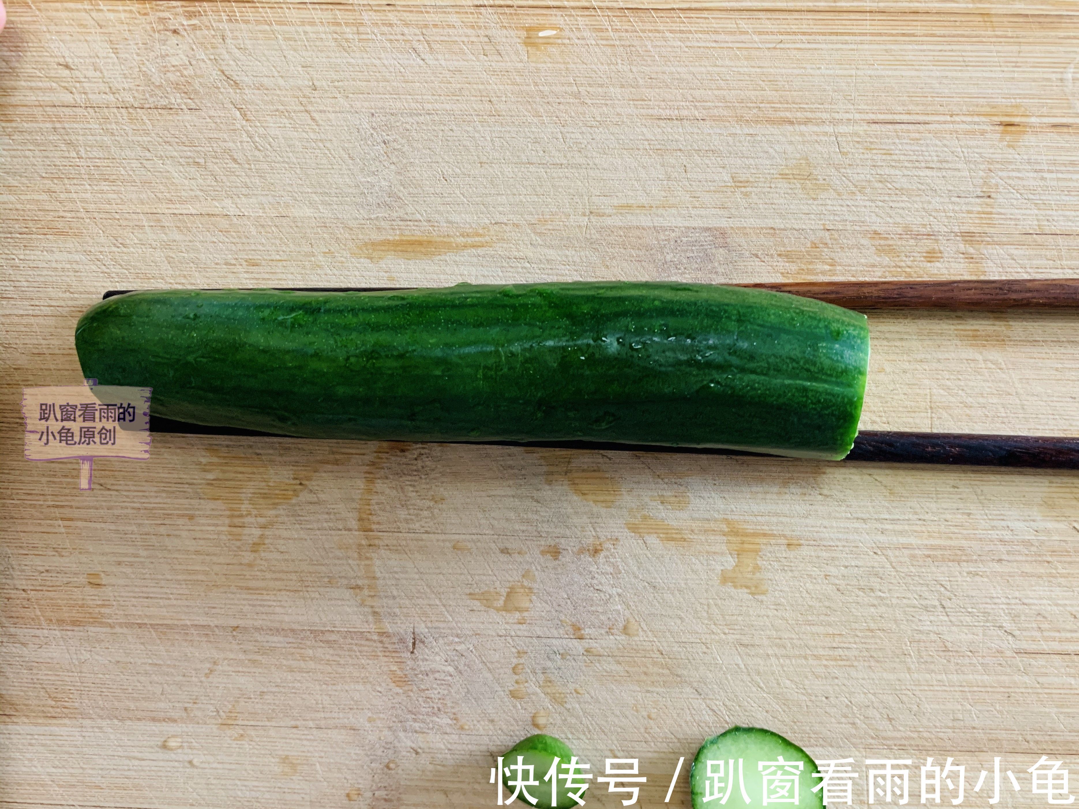 黄瓜|夏天，黄瓜凉菜就得这么做，吃起来清新爽脆，酸辣甜鲜