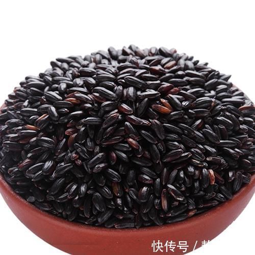 乌黑|女性朋友想要有一头乌黑亮丽的头发，不妨常用这“三黑”打浆来喝