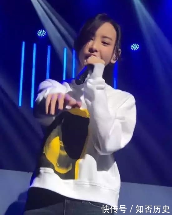 漫画腿|有一种“牛仔裤”叫于文文,当看到她的“漫画腿”:跪求链接