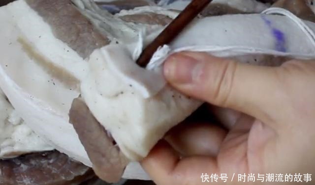 腌制腊肉时,食盐和肉比例一定掌握好,很多人不懂,难怪又腥又臭