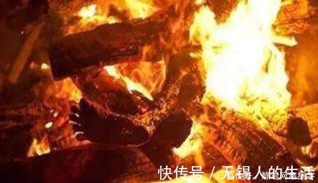 大篮#火葬场门口一对联,堪称绝对,上联:进去一个又一个