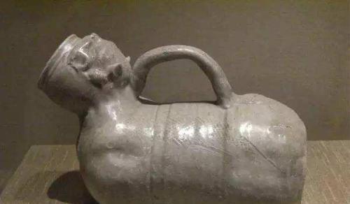 花瓶|晚年的时候溥仪再次进皇宫,对花瓶说了句话,旁边的专家直接吓懵