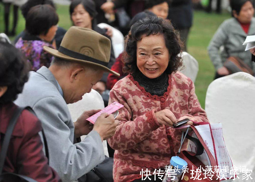 杏鲍菇|建议中老年人,有钱少买保健品,“常吃6样,做3事”,健康又长寿