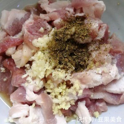 好吃到模糊的放凉了还卡卡脆的小酥肉，怎么都吃不够