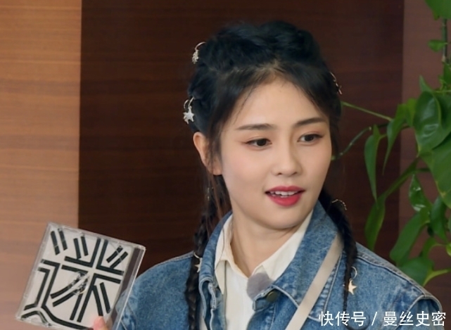 蔡徐坤被电的手抖时,沙子爹只顾说风凉话,白鹿的举动最贴心