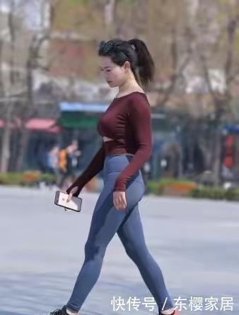 打底裤|这条裤子曾经烂大街了,没想到换一种穿法,让时髦与修身翻倍