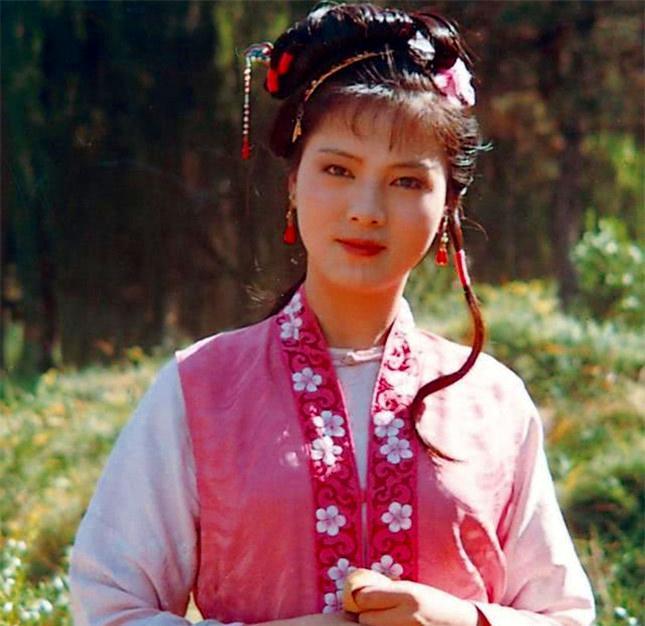 凤姐@红楼梦:贾母与王夫人最激烈的一次冲突,贾母恨不得手撕王夫人