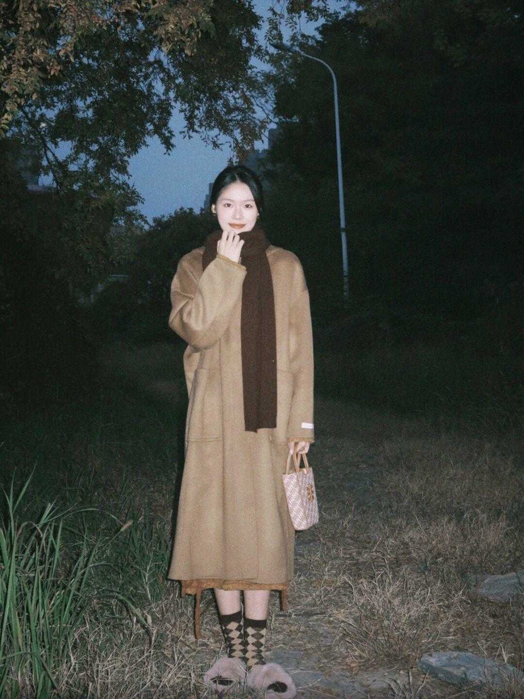 针织长裙|这个冬季的大衣这样搭,日常清新才是最佳