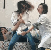 |搞笑GIF：这个伪装的太差了，我一看就知道是假的