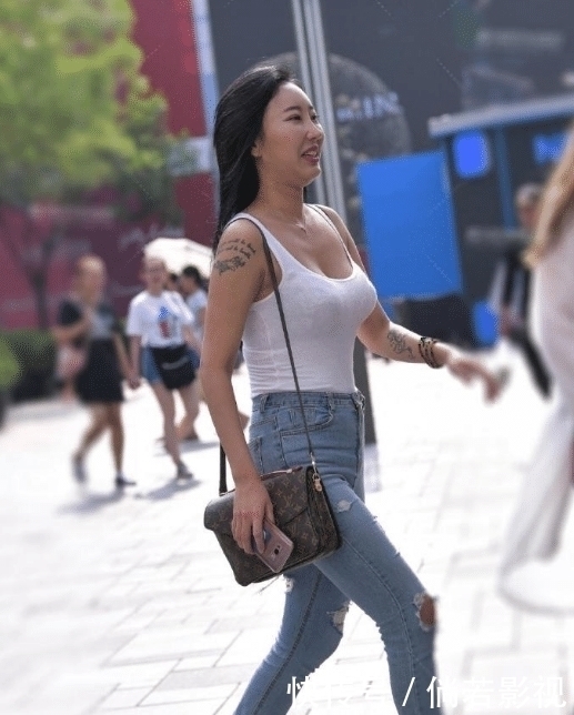 贵妇|贵妇才是时尚标杆,把破洞变成潮流单品,大家都忍不住跟风