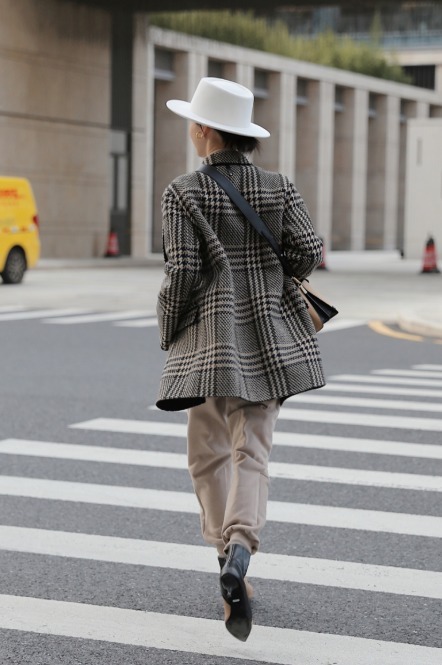 棕色|腿不够长又怎样?穿上这4双鞋子就够了,让你拥有好身材和大长腿