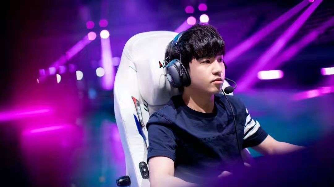 比賽|letme嚴(yán)君澤有望復(fù)出打比賽？已經(jīng)直播進(jìn)行韓服訓(xùn)練