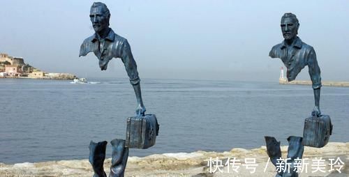 罗宾·怀特@来自世界各地的15个看起来违反了自然规律的超现实主义雕塑