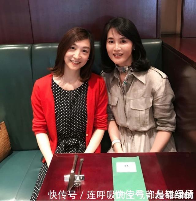 大地色|日本主妇们的日常穿搭晒照年过50岁的女人，依旧穿的美丽优雅