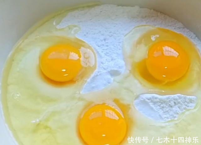 我家面粉从不蒸馒头,加3个鸡蛋,秘制一做,出锅老婆直夸好吃