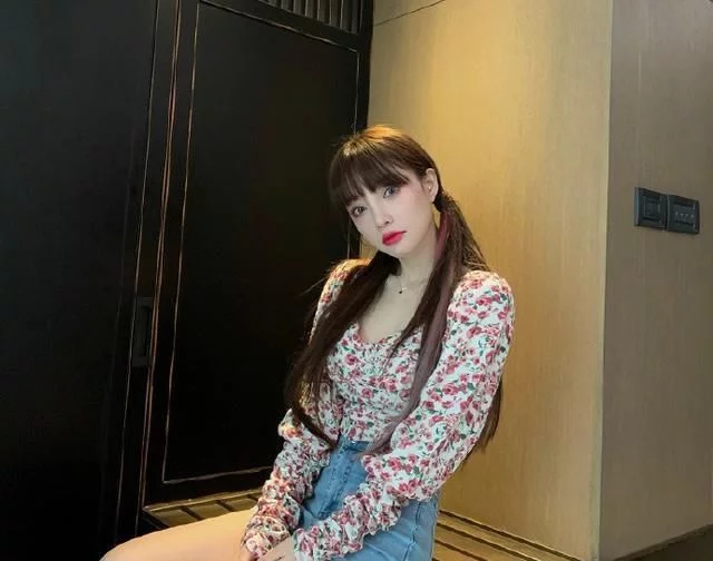 李小璐痴迷网红少女风写真 双马尾扮萝莉不要太嫩图1