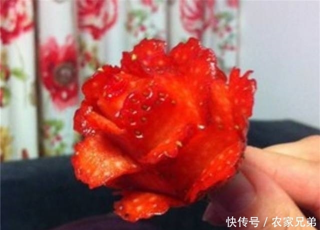 30秒完成一朵“草莓玫瑰花”,制作超级简单,赶紧学会发朋友圈