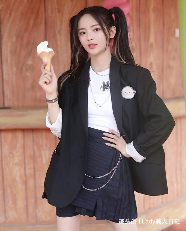 蝴蝶结 手残党想要的3种减龄发型,随便一扎都是少女感,换个发型更年轻