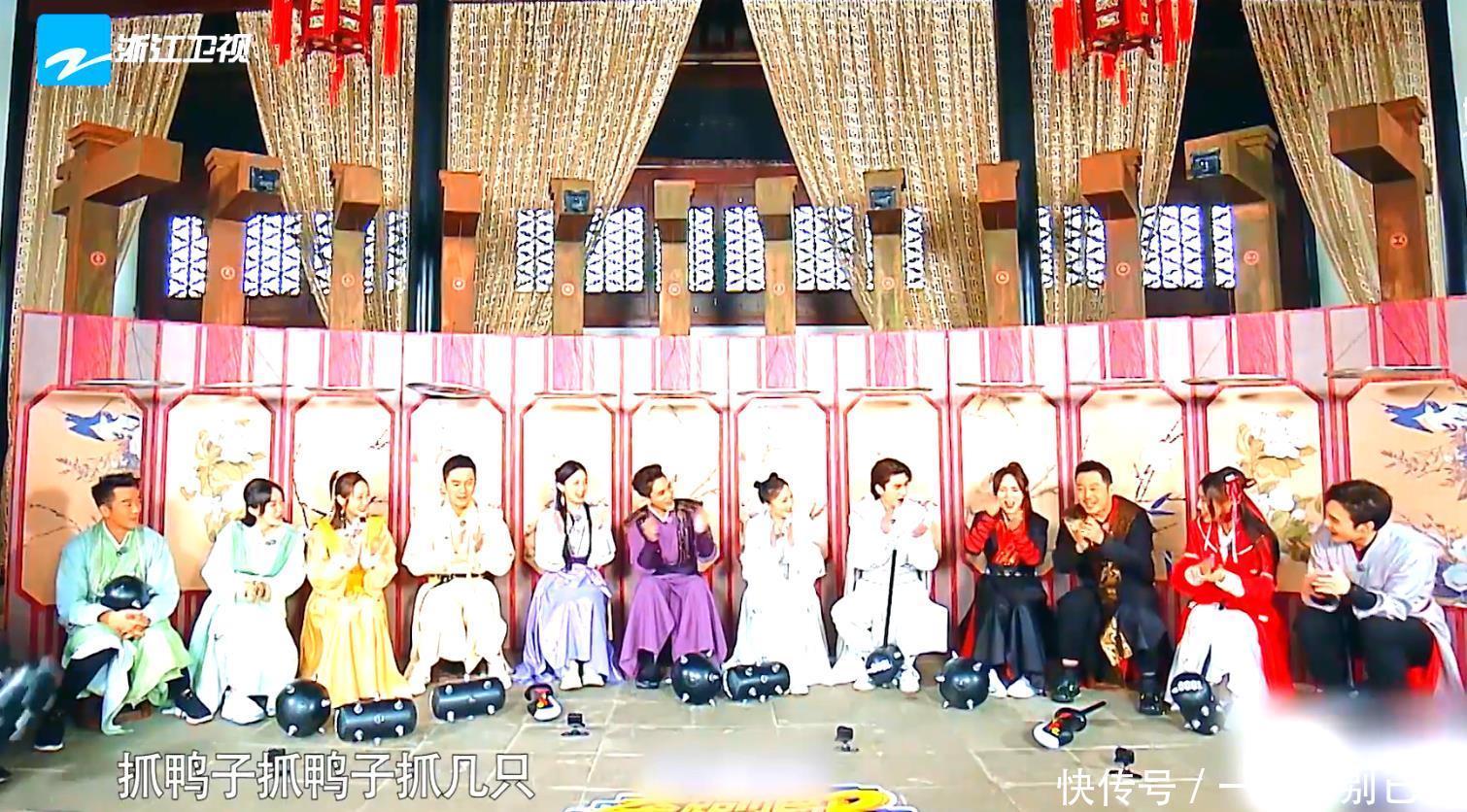 b《奔跑吧》众明星抓鸭子,张彬彬彻底掉进游戏黑洞,智商完全下线