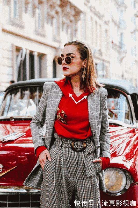 高级感 基础款的卫衣,如何穿出高级感今年秋天卫衣这样穿,时髦感俱佳