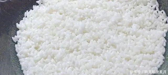 大米新吃法,不熬粥不用蒸,晶莹剔透,做法简单,大人小孩都爱吃