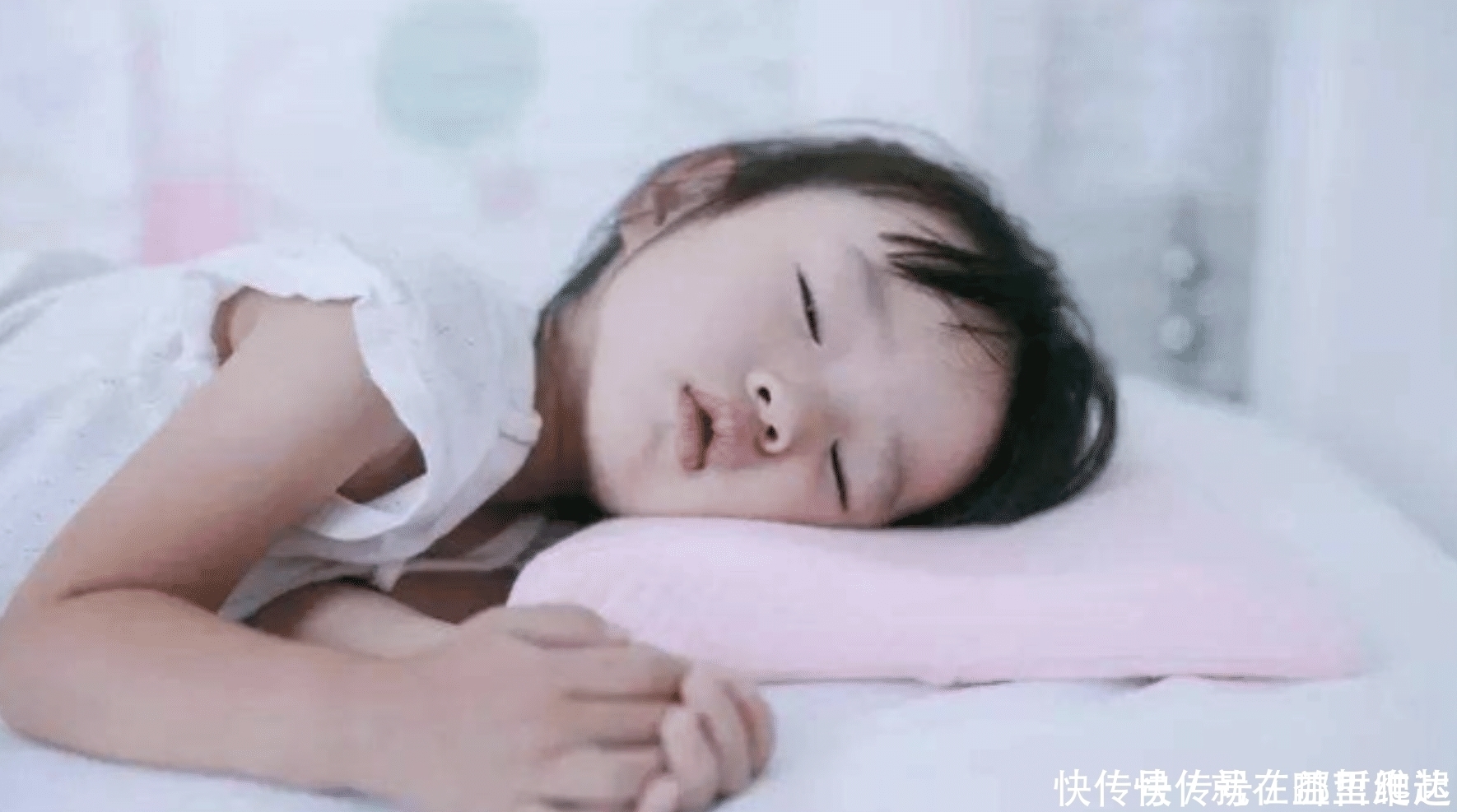 孩子|睡枕头的孩子和不睡枕头的孩子,有哪些不同?区别还不小
