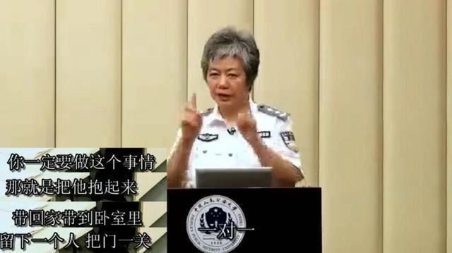 不买东西就哭闹打滚？李玫瑾教授：家长不妨看看，可以这样做