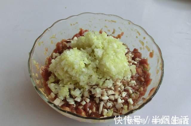 白菜做馅别直接拌，面点师告诉你详细做法，饱满不出水，鲜香好吃