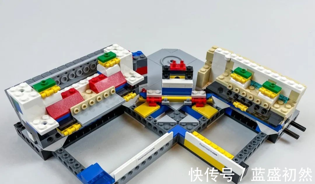 足球场|乐高10299皇家马德里足球场——圣地亚哥·伯纳乌球场开箱评测!