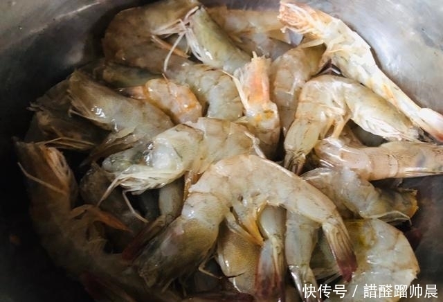 适量|不喜欢“扒虾”,虾的新做法,咸香下饭,连壳带虾全吃掉