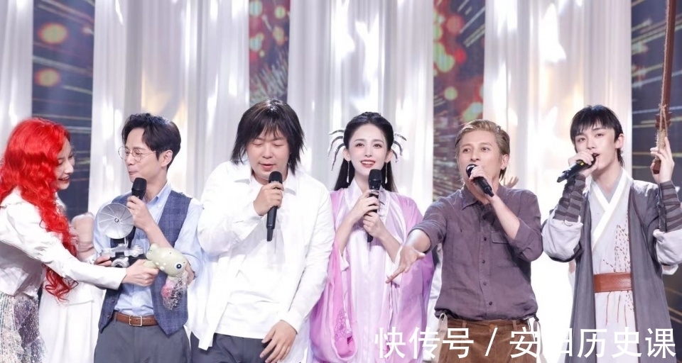 古力娜扎|張雨綺走了,謝娜還沒(méi)有回來(lái),《快樂(lè)大本營(yíng)》邀請(qǐng)了兩位娜姐做客