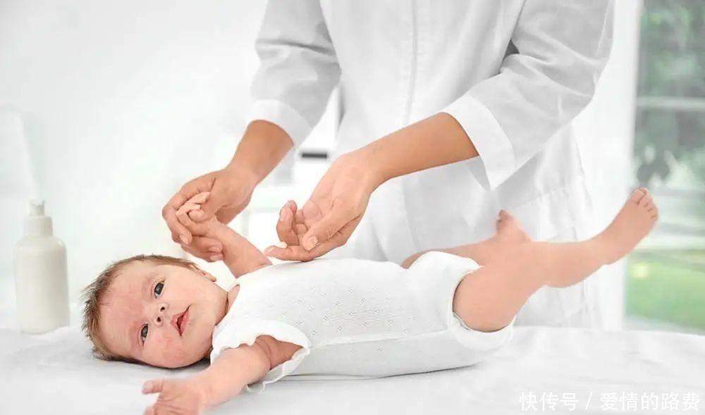 每天三分钟就能教出聪明宝宝,0~3个月早教游戏大全