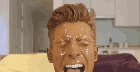 男子网上直播,在脸上涂满厚厚粉底,一小时后,送进医院抢救了