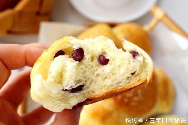 做面包,我喜欢这个方子,又香又软,放3天不硬,大人小孩都喜欢