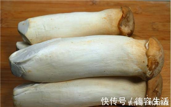 买杏鲍菇时,选大的还是小的好菜农记住这5点,保证不会买错