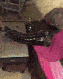 |搞笑GIF:妹子做个保养,弄的跟做木乃伊一样