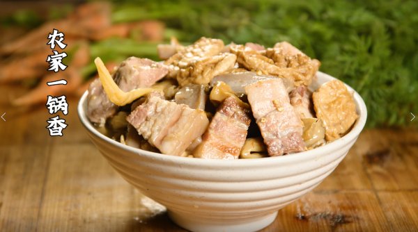  加上五花肉白辣椒一起炖