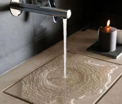 齐家美美|洗手台不装台盆，排水全靠1条缝，以后我家卫生间也要这么装！