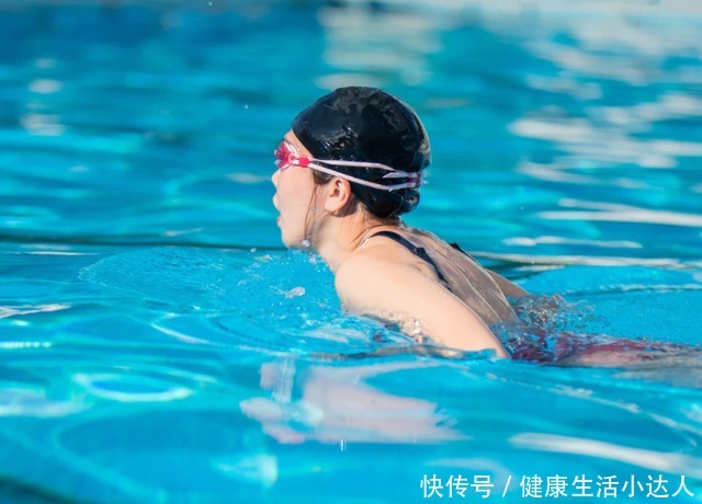 结石|为了减肥,不吃早餐,21岁女孩胆囊里挤满结石,只能手术摘除