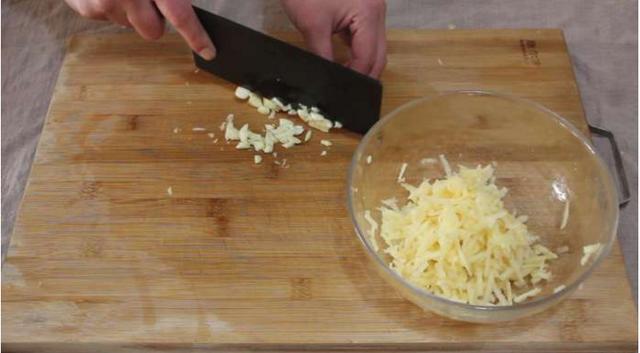 好吃|白菜别只会炒着吃,教你一个新吃法,好吃得停不下嘴