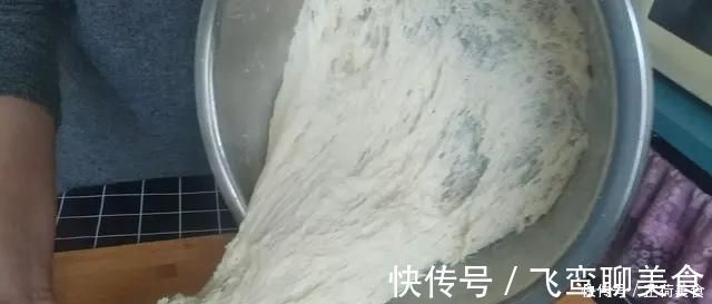 碳酸氢钠|和面时,泡打粉和酵母能一起放入吗?面点大厨给你分析